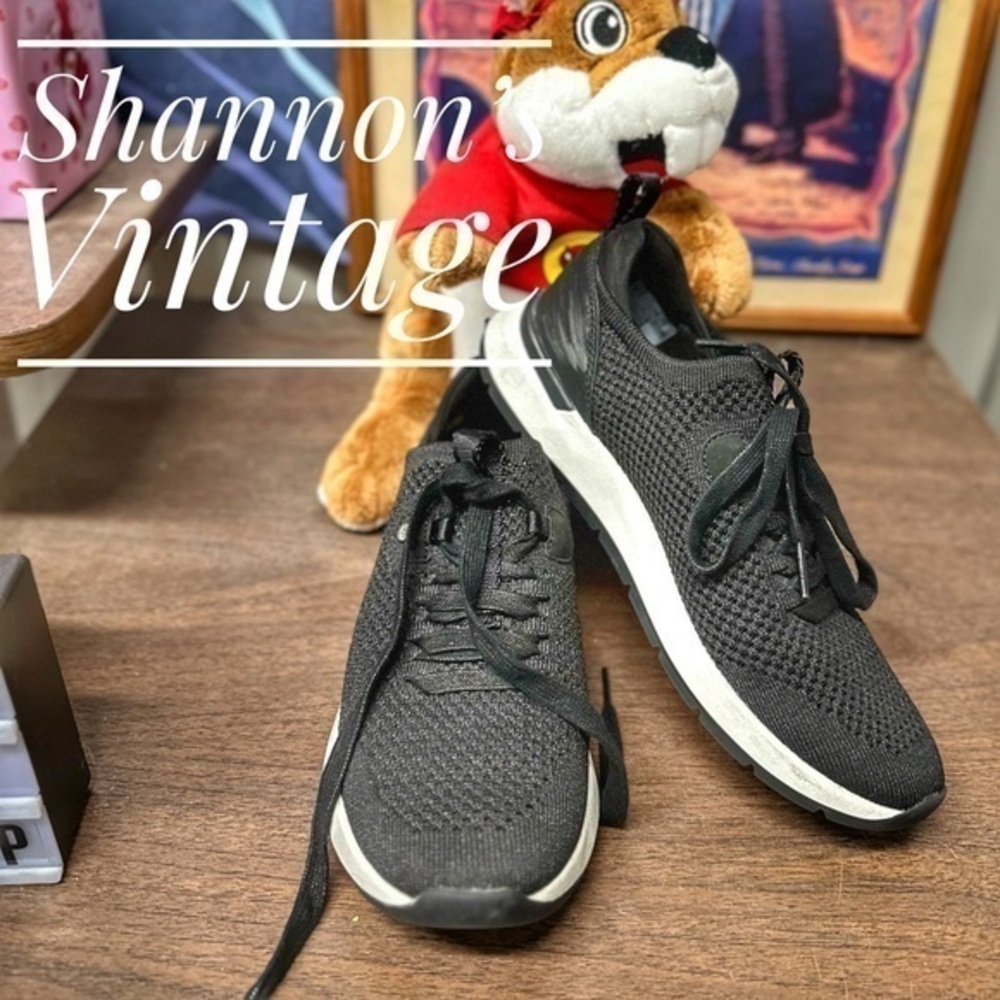 Ugg Australia sz 6.5 sneaker shoes
